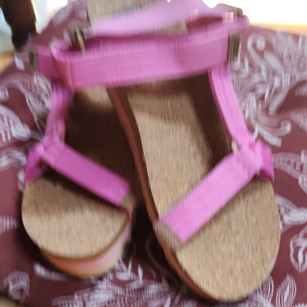 NWOT Reef Rem Hi Pink Sandals, Barbicore Size 9.5 - Picture 7 of 9